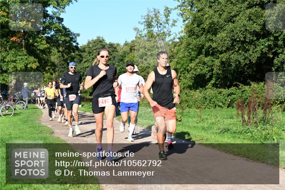 27.09.2026 - 35. Volkslauf durch das schöne Alstertal Dr. Thomas Lammeyer http://msf.ph/oto/10562792 27.09.2026 10:24:51 Laufen 2412, 2129, 2068 meine-sportfotos.de