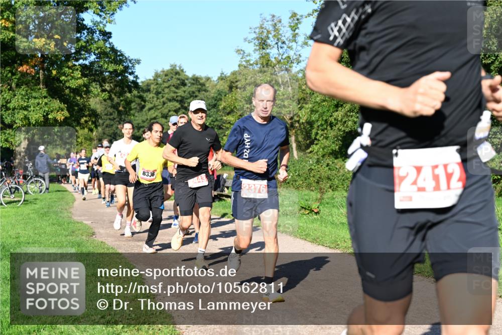 27.09.2026 - 35. Volkslauf durch das schöne Alstertal Dr. Thomas Lammeyer http://msf.ph/oto/10562811 27.09.2026 10:24:54 Laufen 8336, 2376, 2412 meine-sportfotos.de