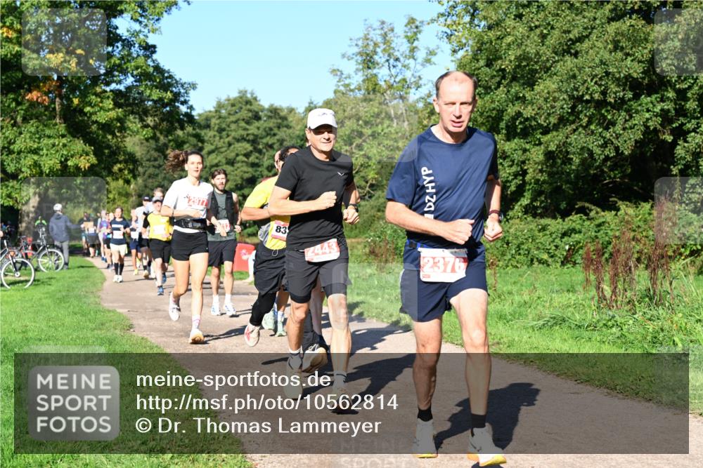 27.09.2026 - 35. Volkslauf durch das schöne Alstertal Dr. Thomas Lammeyer http://msf.ph/oto/10562814 27.09.2026 10:24:54 Laufen 2977, 83, 7443, 2376 meine-sportfotos.de