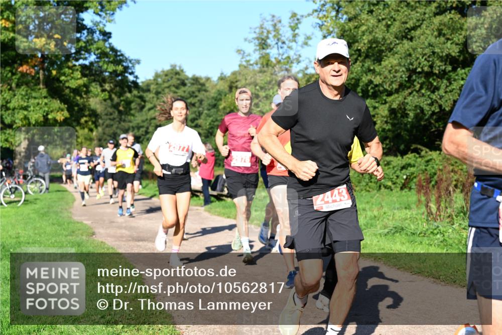 27.09.2026 - 35. Volkslauf durch das schöne Alstertal Dr. Thomas Lammeyer http://msf.ph/oto/10562817 27.09.2026 10:24:55 Laufen 2976, 40, 2443 meine-sportfotos.de