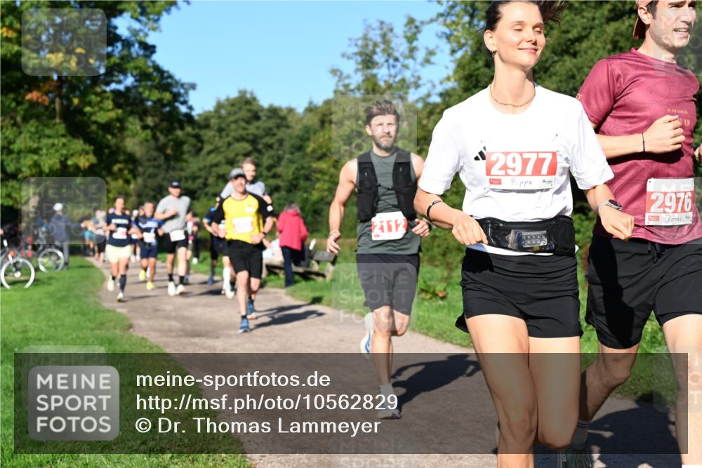 27.09.2026 - 35. Volkslauf durch das schöne Alstertal Dr. Thomas Lammeyer http://msf.ph/oto/10562829 27.09.2026 10:24:57 Laufen 2112, 2977, 2976 meine-sportfotos.de