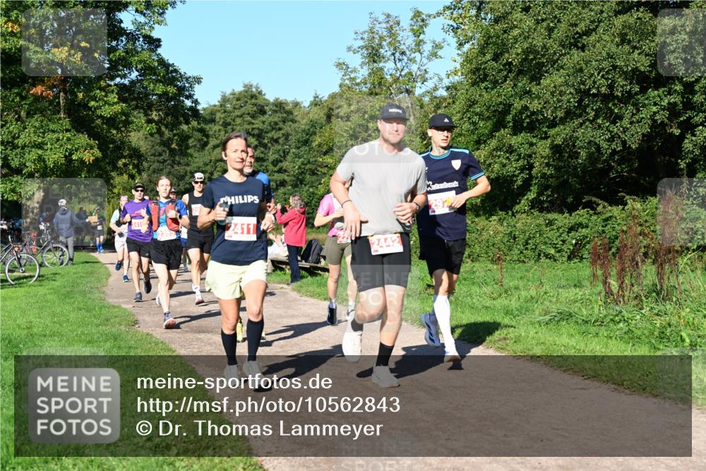 27.09.2026 - 35. Volkslauf durch das schöne Alstertal Dr. Thomas Lammeyer http://msf.ph/oto/10562843 27.09.2026 10:25:01 Laufen 2410, 2411, 2442 meine-sportfotos.de
