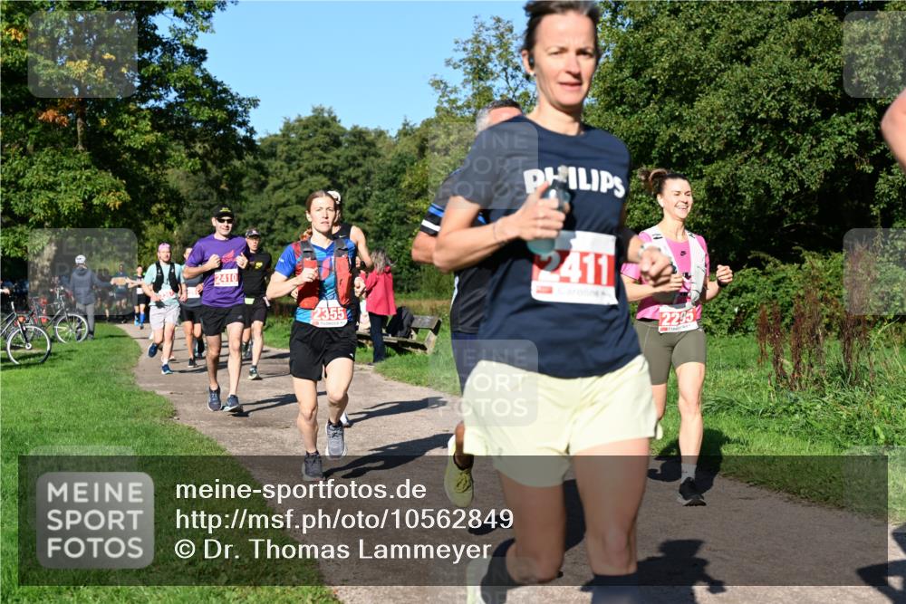 27.09.2026 - 35. Volkslauf durch das schöne Alstertal Dr. Thomas Lammeyer http://msf.ph/oto/10562849 27.09.2026 10:25:03 Laufen 2410, 2411, 2295 meine-sportfotos.de