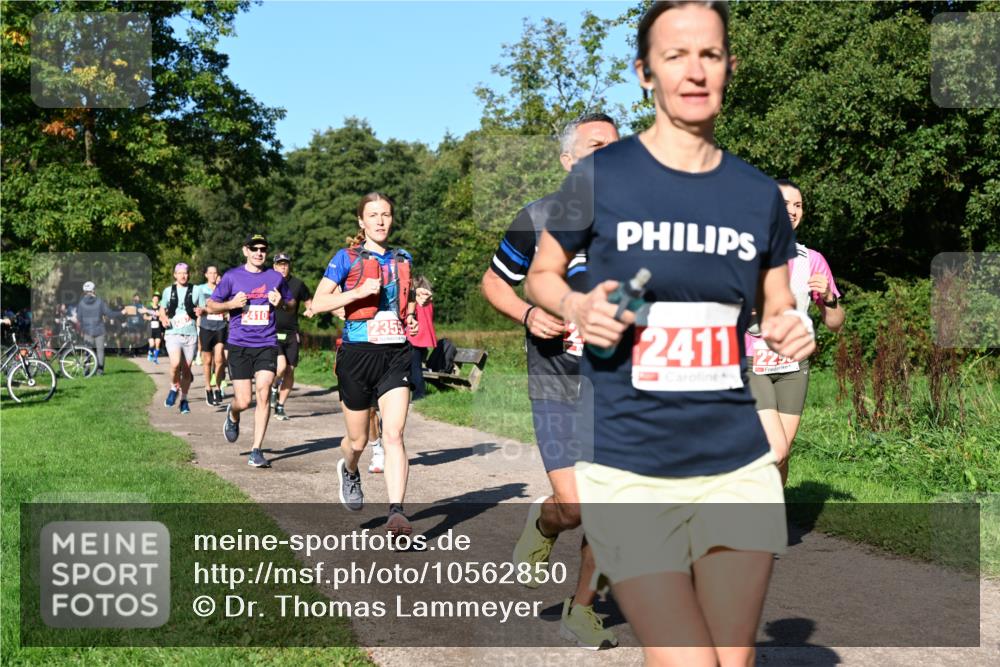 27.09.2026 - 35. Volkslauf durch das schöne Alstertal Dr. Thomas Lammeyer http://msf.ph/oto/10562850 27.09.2026 10:25:03 Laufen 12410, 2355, 2411 meine-sportfotos.de
