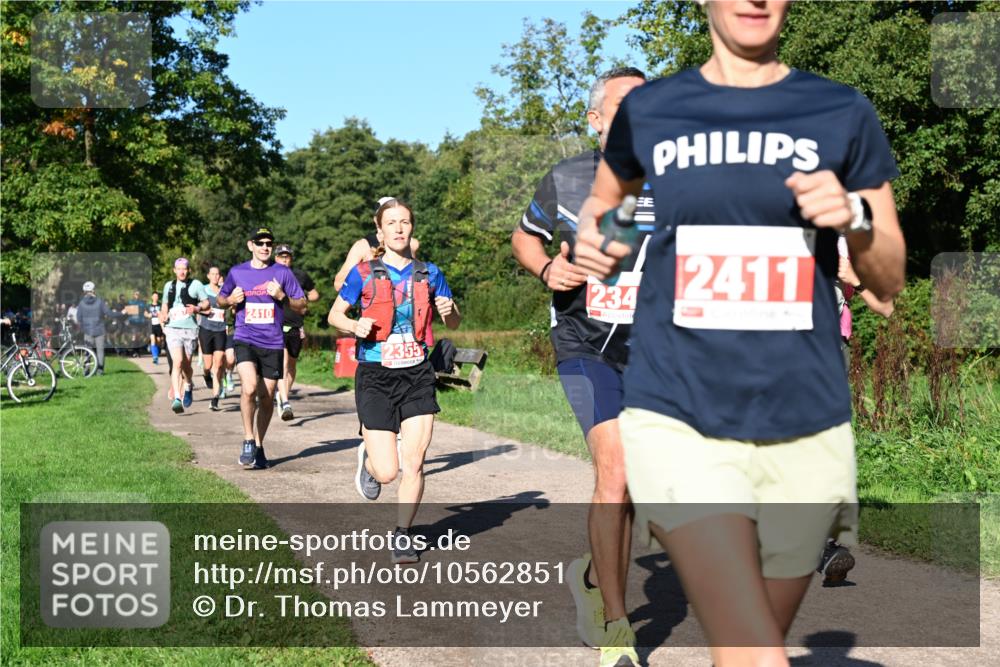 27.09.2026 - 35. Volkslauf durch das schöne Alstertal Dr. Thomas Lammeyer http://msf.ph/oto/10562851 27.09.2026 10:25:03 Laufen 2410, 2355, 234, 2411 meine-sportfotos.de