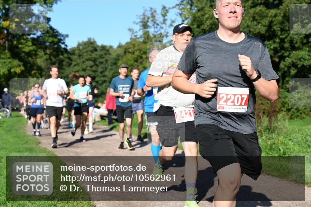 27.09.2026 - 35. Volkslauf durch das schöne Alstertal Dr. Thomas Lammeyer http://msf.ph/oto/10562961 27.09.2026 10:25:27 Laufen 2421, 2207 meine-sportfotos.de