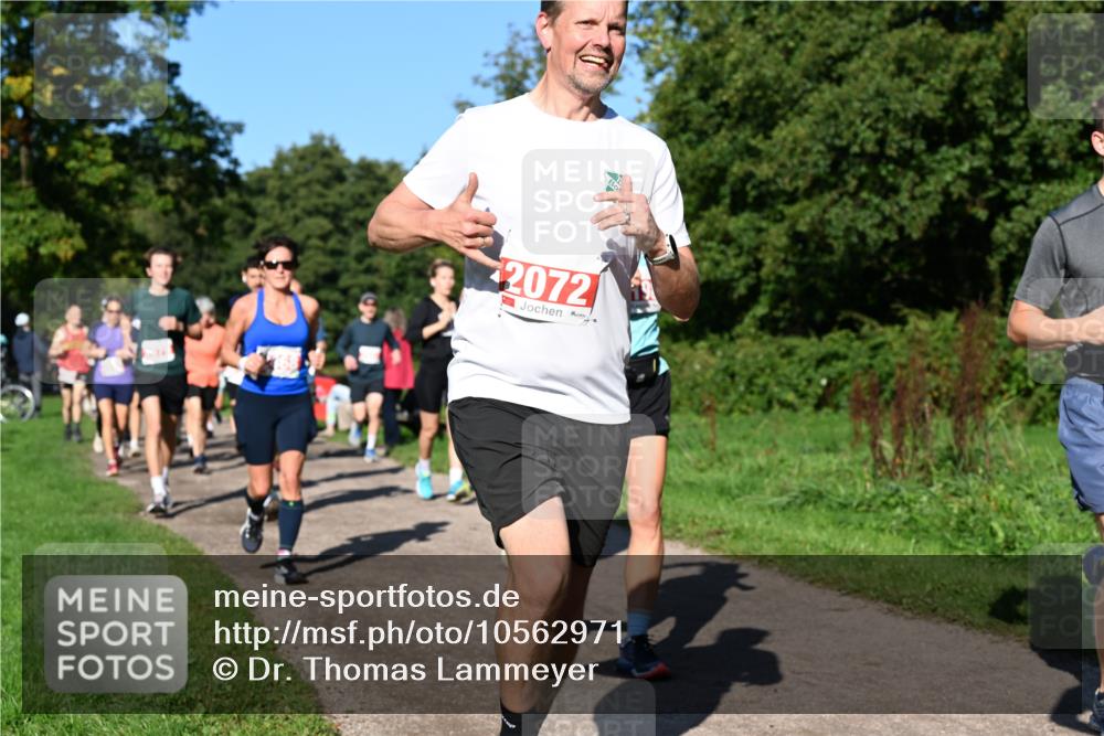 27.09.2026 - 35. Volkslauf durch das schöne Alstertal Dr. Thomas Lammeyer http://msf.ph/oto/10562971 27.09.2026 10:25:30 Laufen 2072 meine-sportfotos.de