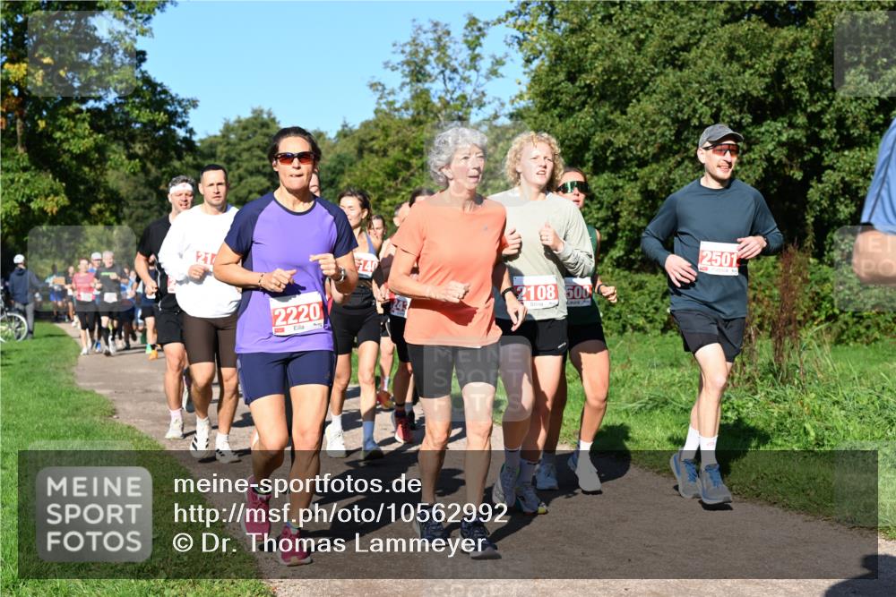 27.09.2026 - 35. Volkslauf durch das schöne Alstertal Dr. Thomas Lammeyer http://msf.ph/oto/10562992 27.09.2026 10:25:35 Laufen 21, 2220, 40, 2108, 2501 meine-sportfotos.de