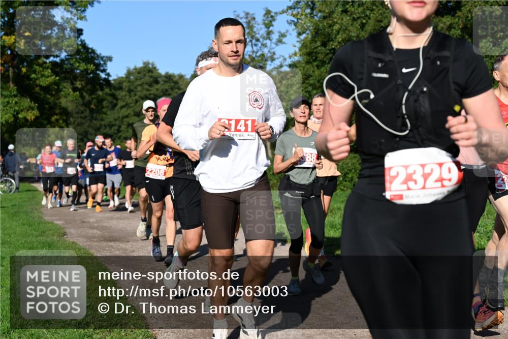 27.09.2026 - 35. Volkslauf durch das schöne Alstertal Dr. Thomas Lammeyer http://msf.ph/oto/10563003 27.09.2026 10:25:37 Laufen 2208, 141, 88, 2329 meine-sportfotos.de