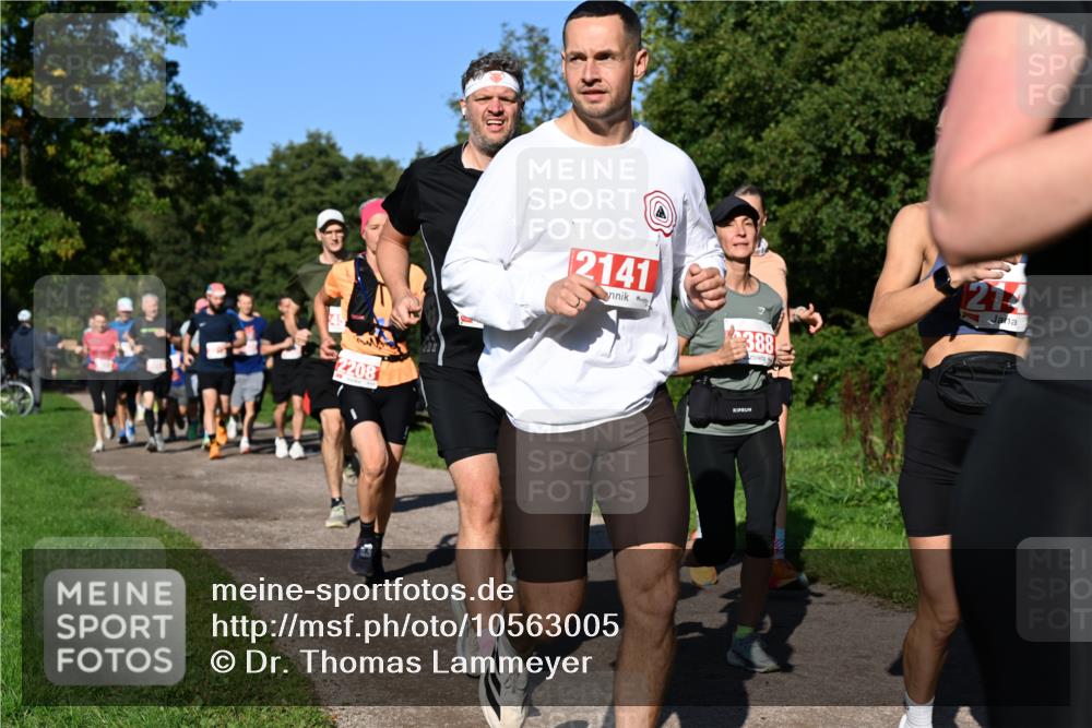 27.09.2026 - 35. Volkslauf durch das schöne Alstertal Dr. Thomas Lammeyer http://msf.ph/oto/10563005 27.09.2026 10:25:37 Laufen 2208, 2141, 388, 1214 meine-sportfotos.de