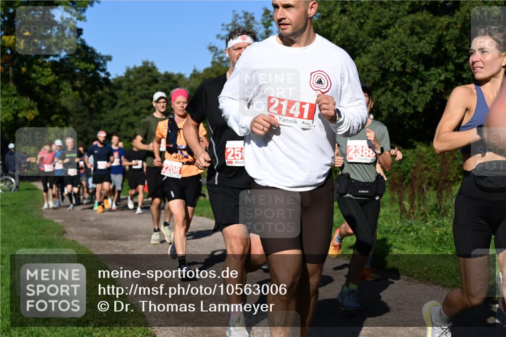 27.09.2026 - 35. Volkslauf durch das schöne Alstertal Dr. Thomas Lammeyer http://msf.ph/oto/10563006 27.09.2026 10:25:37 Laufen 2208, 25, 2141, 2388 meine-sportfotos.de