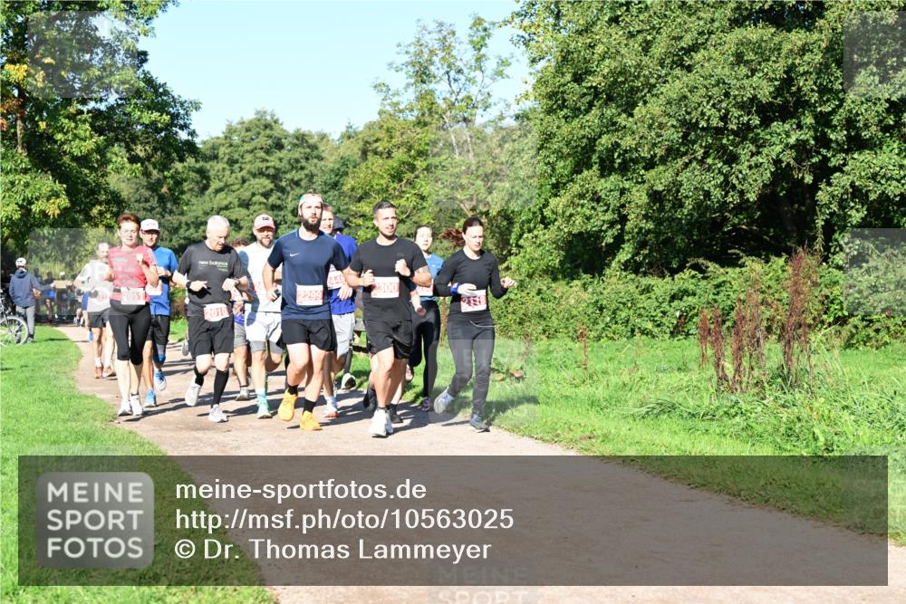 27.09.2026 - 35. Volkslauf durch das schöne Alstertal Dr. Thomas Lammeyer http://msf.ph/oto/10563025 27.09.2026 10:25:40 Laufen 2299, 2300, 2010 meine-sportfotos.de