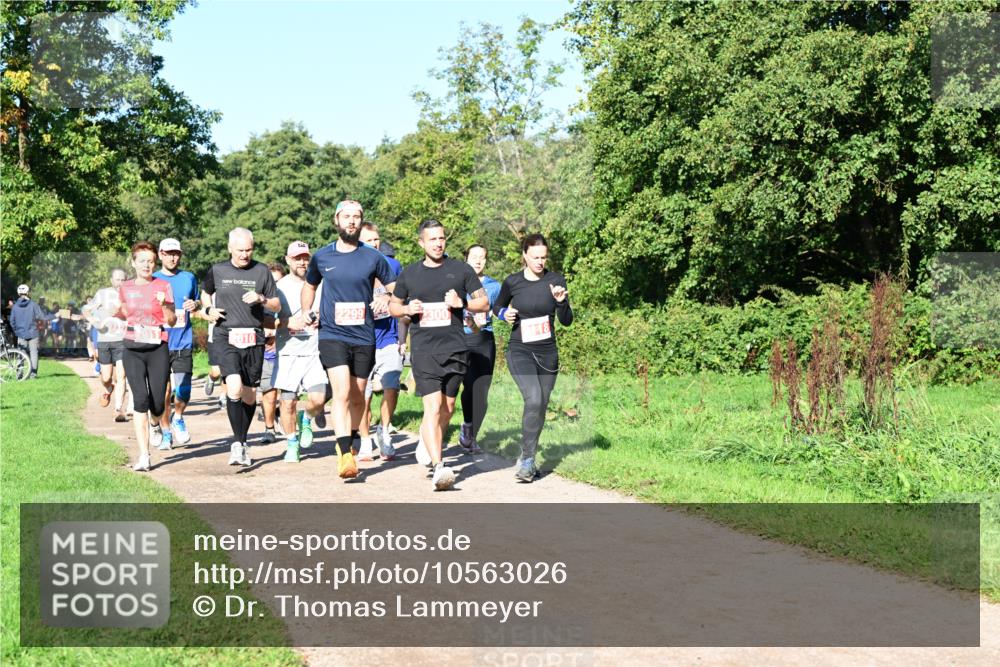 27.09.2026 - 35. Volkslauf durch das schöne Alstertal Dr. Thomas Lammeyer http://msf.ph/oto/10563026 27.09.2026 10:25:40 Laufen 2010, 2299, 4, 2300, 18 meine-sportfotos.de