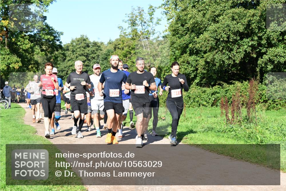 27.09.2026 - 35. Volkslauf durch das schöne Alstertal Dr. Thomas Lammeyer http://msf.ph/oto/10563029 27.09.2026 10:25:41 Laufen 2327, 0115, 2300, 2299, 2010, 118 meine-sportfotos.de