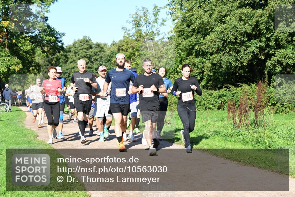 27.09.2026 - 35. Volkslauf durch das schöne Alstertal Dr. Thomas Lammeyer http://msf.ph/oto/10563030 27.09.2026 10:25:41 Laufen 2299, 2300, 12327, 2011, 2010, 2118 meine-sportfotos.de
