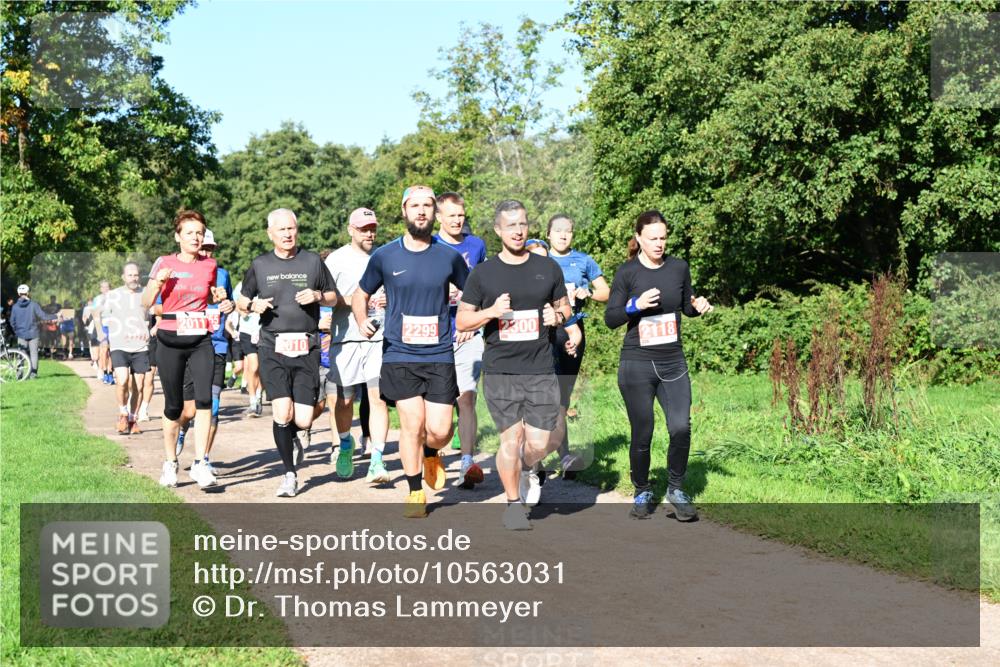 27.09.2026 - 35. Volkslauf durch das schöne Alstertal Dr. Thomas Lammeyer http://msf.ph/oto/10563031 27.09.2026 10:25:41 Laufen 23272, 2299, 2300, 2010, 2118 meine-sportfotos.de