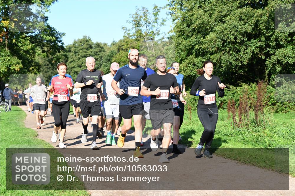 27.09.2026 - 35. Volkslauf durch das schöne Alstertal Dr. Thomas Lammeyer http://msf.ph/oto/10563033 27.09.2026 10:25:42 Laufen 23246, 2011, 2299, 2010, 300, 2118 meine-sportfotos.de