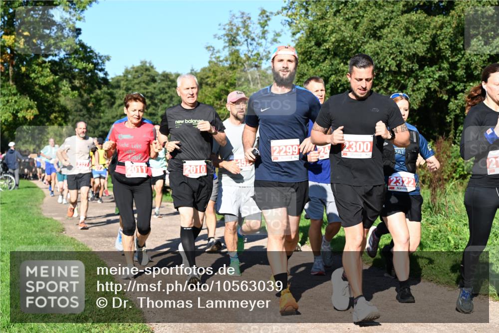 27.09.2026 - 35. Volkslauf durch das schöne Alstertal Dr. Thomas Lammeyer http://msf.ph/oto/10563039 27.09.2026 10:25:43 Laufen 12327, 229924, 2011, 45, 2010, 2300, 2322 meine-sportfotos.de