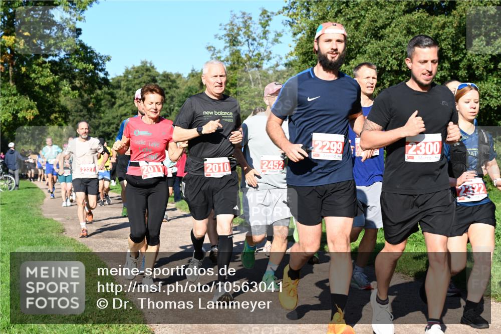 27.09.2026 - 35. Volkslauf durch das schöne Alstertal Dr. Thomas Lammeyer http://msf.ph/oto/10563041 27.09.2026 10:25:43 Laufen 2327, 2011, 2010, 2452, 2299, 2300, 23, 22 meine-sportfotos.de