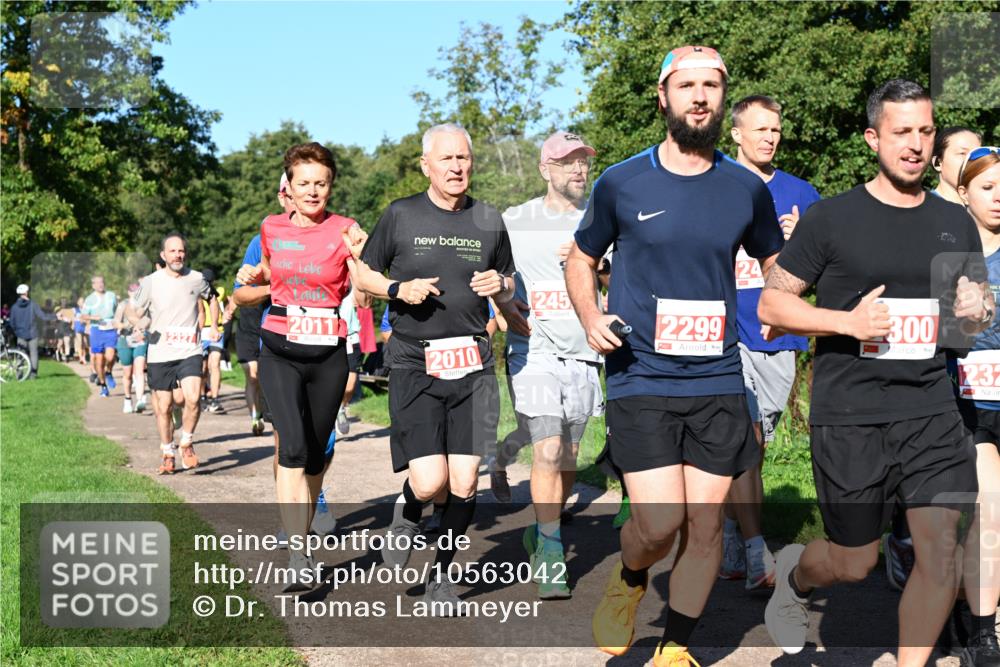 27.09.2026 - 35. Volkslauf durch das schöne Alstertal Dr. Thomas Lammeyer http://msf.ph/oto/10563042 27.09.2026 10:25:43 Laufen 2327, 2011, 2010, 245, 2299, 24, 300, 232 meine-sportfotos.de