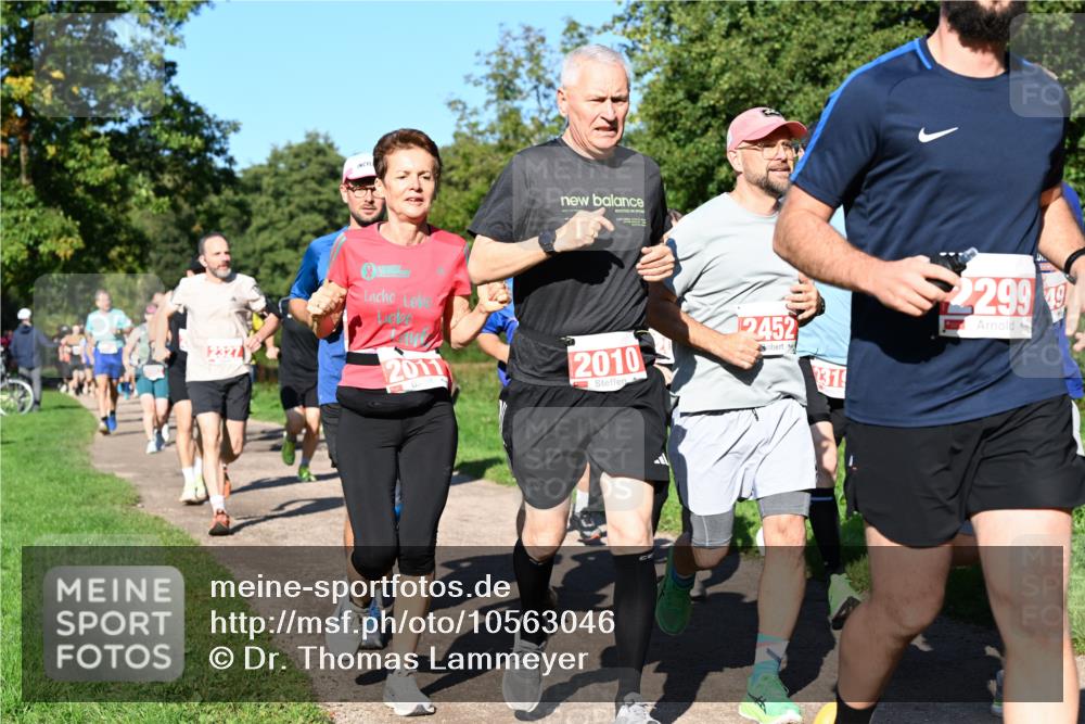 27.09.2026 - 35. Volkslauf durch das schöne Alstertal Dr. Thomas Lammeyer http://msf.ph/oto/10563046 27.09.2026 10:25:44 Laufen 2011, 2010, 2452, 319, 2299, 9 meine-sportfotos.de