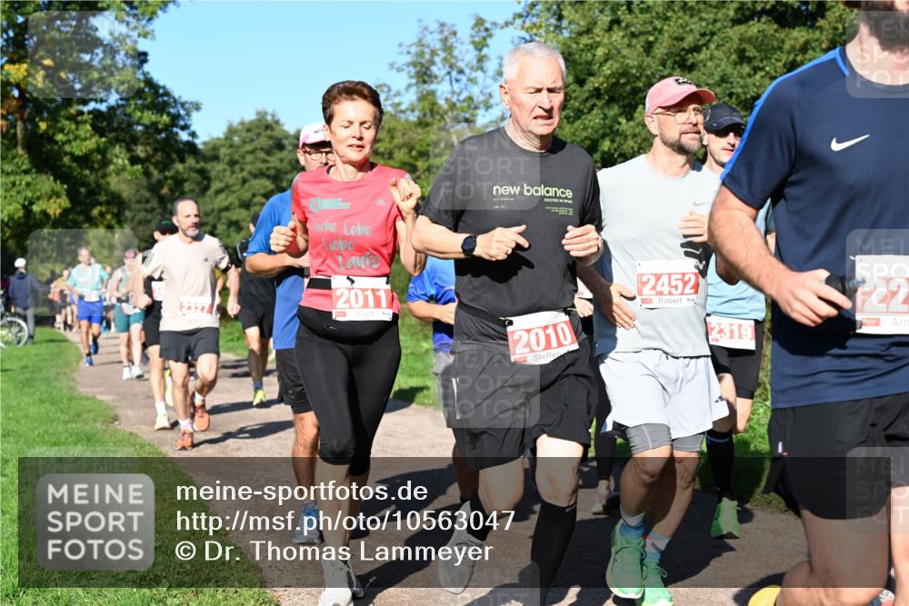 27.09.2026 - 35. Volkslauf durch das schöne Alstertal Dr. Thomas Lammeyer http://msf.ph/oto/10563047 27.09.2026 10:25:44 Laufen 2011, 2010, 2452, 2319, 22 meine-sportfotos.de