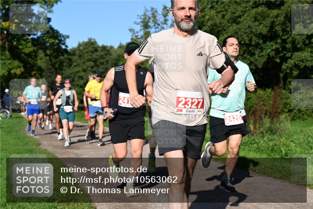 27.09.2026 - 35. Volkslauf durch das schöne Alstertal Dr. Thomas Lammeyer http://msf.ph/oto/10563062 27.09.2026 10:25:46 Laufen 241, 2327, 2420 meine-sportfotos.de