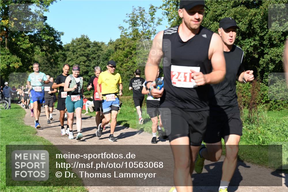 27.09.2026 - 35. Volkslauf durch das schöne Alstertal Dr. Thomas Lammeyer http://msf.ph/oto/10563068 27.09.2026 10:25:47 Laufen 22692302, 247, 2394, 2959, 241 meine-sportfotos.de