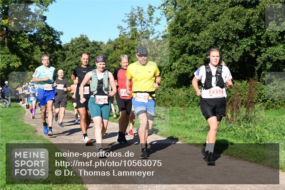 27.09.2026 - 35. Volkslauf durch das schöne Alstertal Dr. Thomas Lammeyer http://msf.ph/oto/10563075 27.09.2026 10:25:48 Laufen 22692302, 2394, 235, 2332, 2959 meine-sportfotos.de