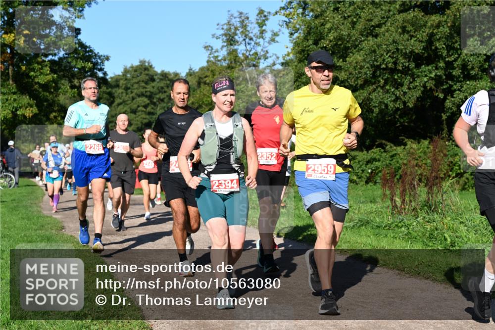 27.09.2026 - 35. Volkslauf durch das schöne Alstertal Dr. Thomas Lammeyer http://msf.ph/oto/10563080 27.09.2026 10:25:49 Laufen 2269, 231, 2394, 2352, 2959 meine-sportfotos.de