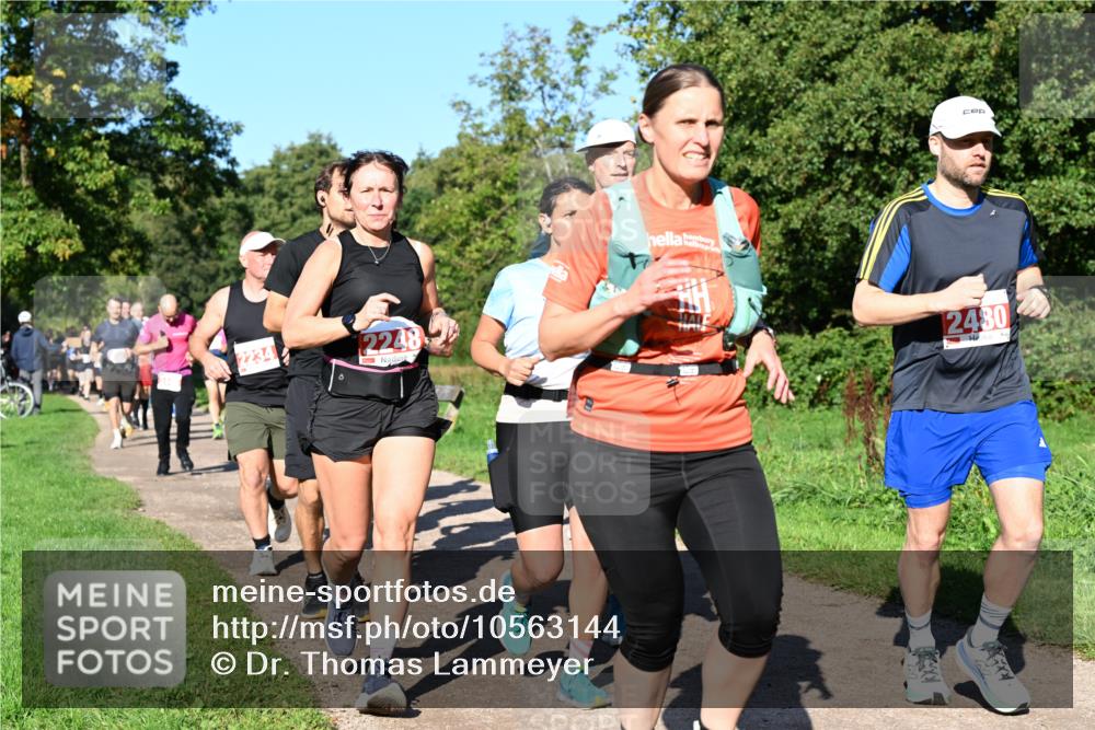 27.09.2026 - 35. Volkslauf durch das schöne Alstertal Dr. Thomas Lammeyer http://msf.ph/oto/10563144 27.09.2026 10:26:02 Laufen 2234, 12248, 2480 meine-sportfotos.de