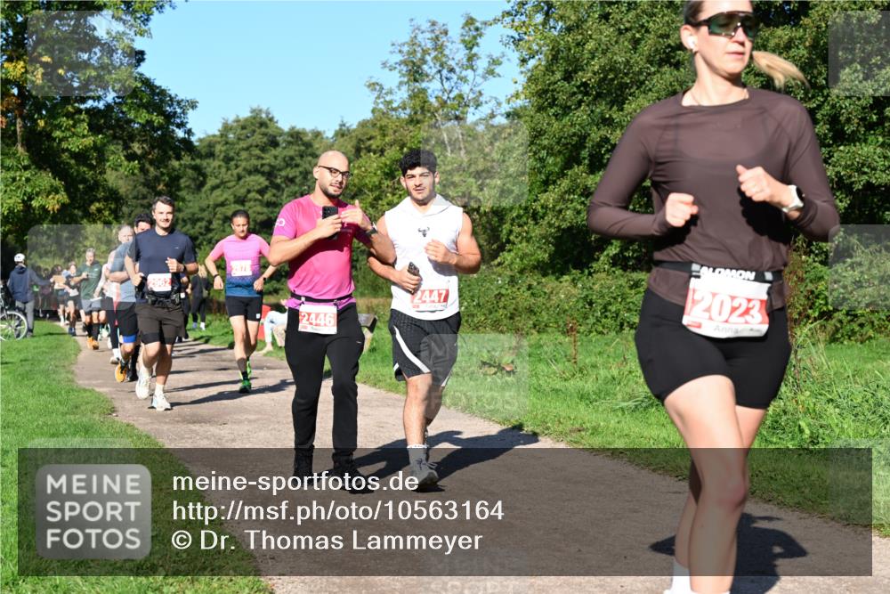 27.09.2026 - 35. Volkslauf durch das schöne Alstertal Dr. Thomas Lammeyer http://msf.ph/oto/10563164 27.09.2026 10:26:05 Laufen 2962, 2446, 2447, 2023 meine-sportfotos.de