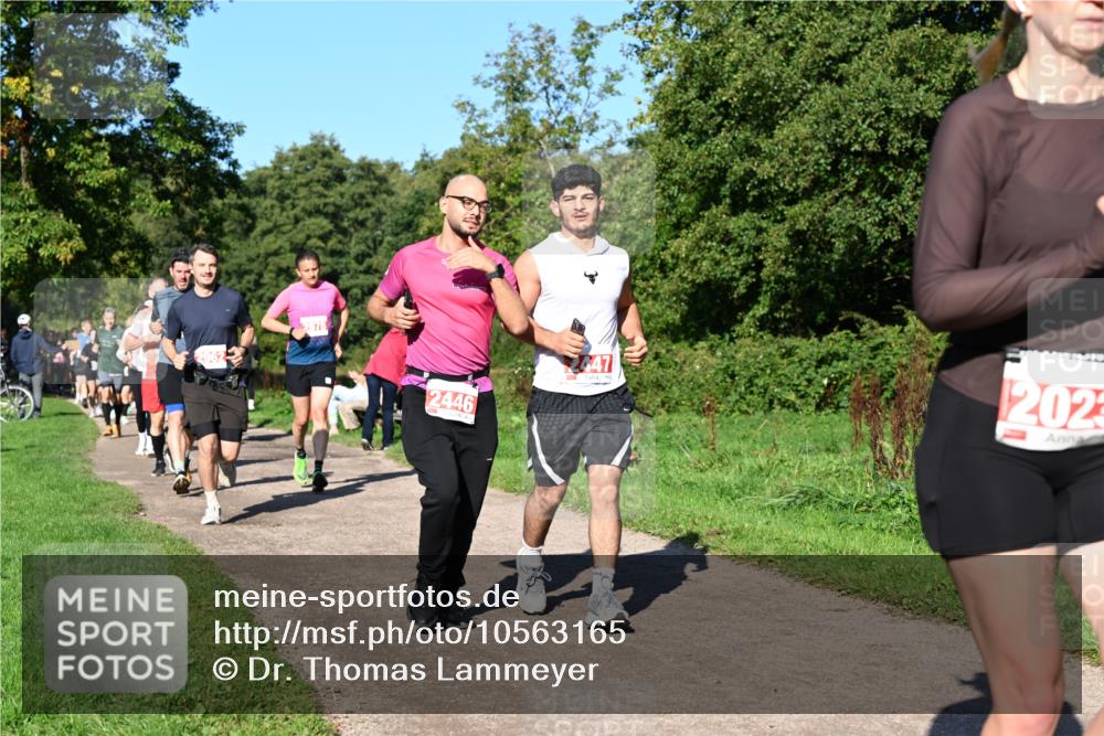27.09.2026 - 35. Volkslauf durch das schöne Alstertal Dr. Thomas Lammeyer http://msf.ph/oto/10563165 27.09.2026 10:26:05 Laufen 2962, 2446, 2023 meine-sportfotos.de