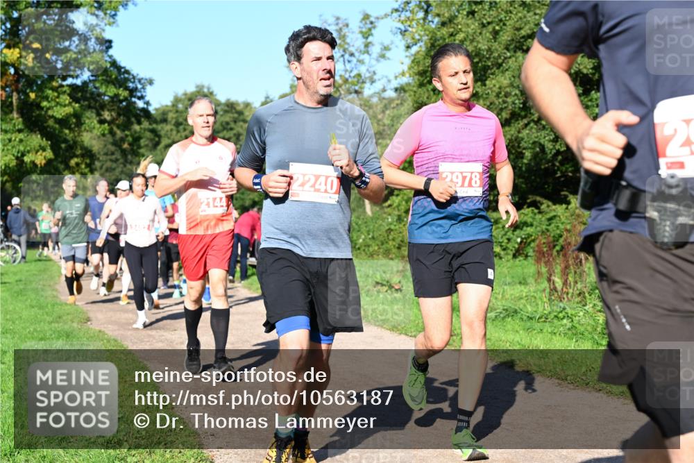 27.09.2026 - 35. Volkslauf durch das schöne Alstertal Dr. Thomas Lammeyer http://msf.ph/oto/10563187 27.09.2026 10:26:09 Laufen 2144, 2240, 2978, 29 meine-sportfotos.de