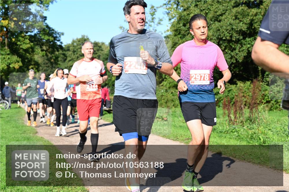 27.09.2026 - 35. Volkslauf durch das schöne Alstertal Dr. Thomas Lammeyer http://msf.ph/oto/10563188 27.09.2026 10:26:09 Laufen 2240, 2978 meine-sportfotos.de