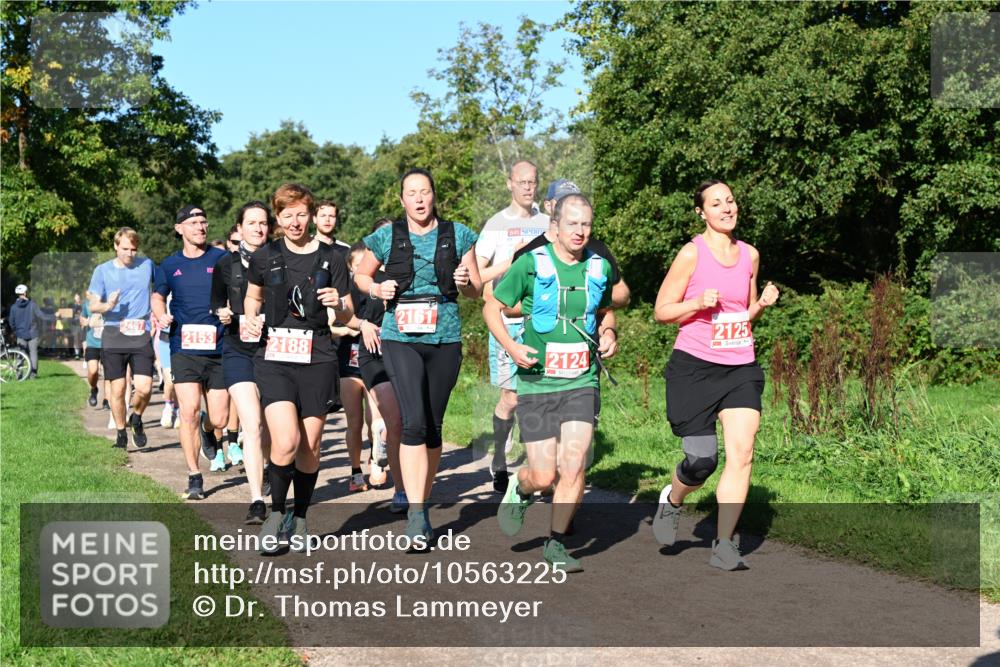 27.09.2026 - 35. Volkslauf durch das schöne Alstertal Dr. Thomas Lammeyer http://msf.ph/oto/10563225 27.09.2026 10:26:16 Laufen 2497, 2153, 2188, 2161, 2124, 2125 meine-sportfotos.de