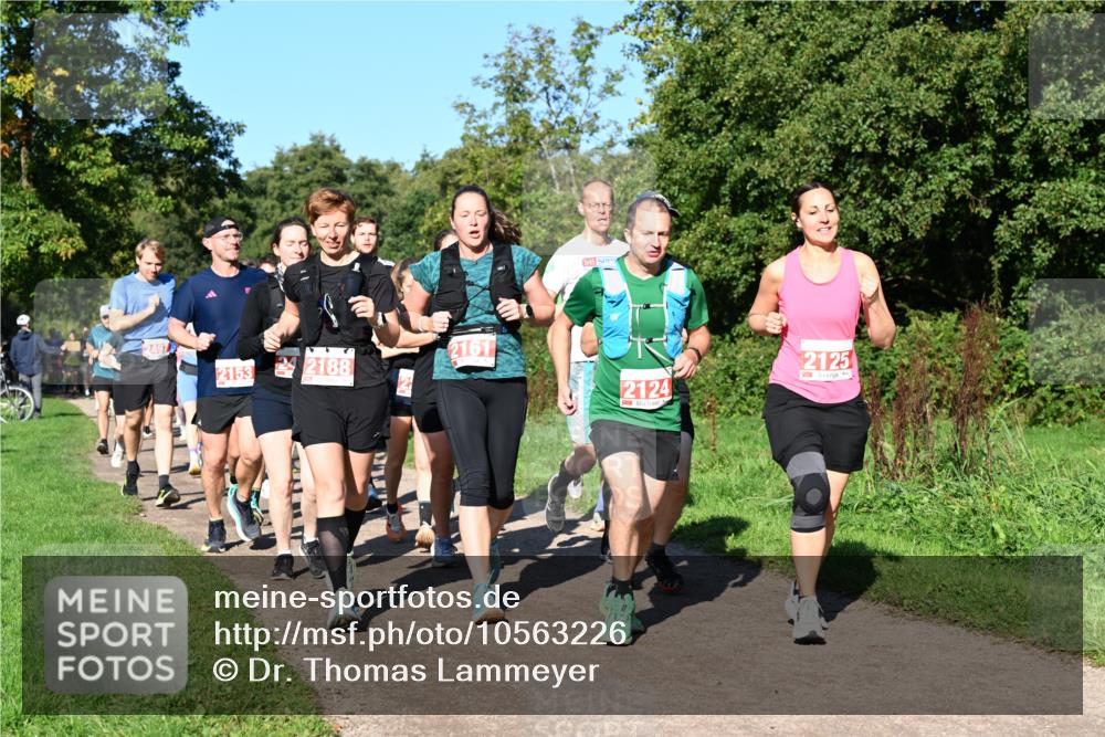 27.09.2026 - 35. Volkslauf durch das schöne Alstertal Dr. Thomas Lammeyer http://msf.ph/oto/10563226 27.09.2026 10:26:16 Laufen 2497, 2161, 2153, 2188, 2124, 2125 meine-sportfotos.de