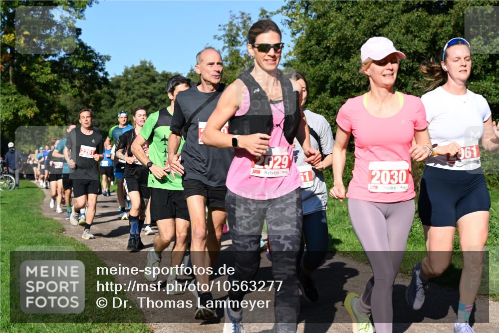 27.09.2026 - 35. Volkslauf durch das schöne Alstertal Dr. Thomas Lammeyer http://msf.ph/oto/10563277 27.09.2026 10:26:25 Laufen 2261, 2029, 61, 2030, 061 meine-sportfotos.de