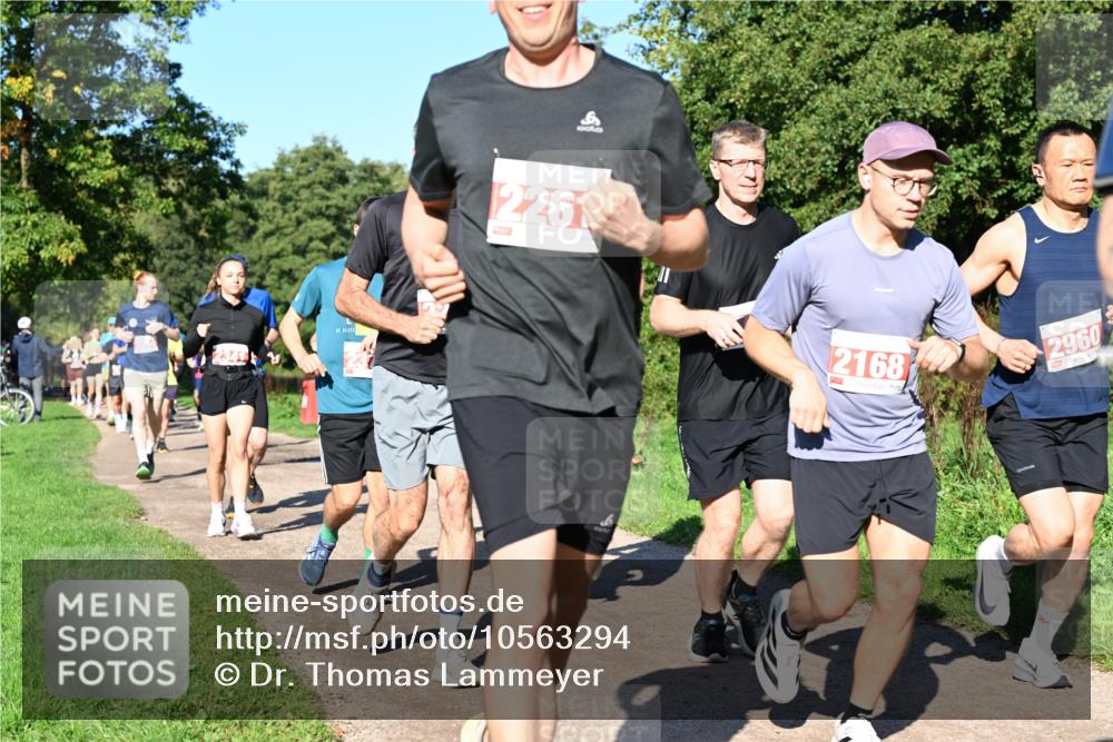 27.09.2026 - 35. Volkslauf durch das schöne Alstertal Dr. Thomas Lammeyer http://msf.ph/oto/10563294 27.09.2026 10:26:28 Laufen 2341, 226, 2168, 2960 meine-sportfotos.de