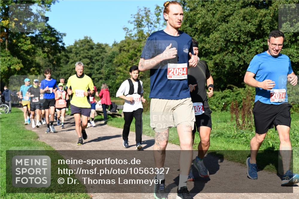 27.09.2026 - 35. Volkslauf durch das schöne Alstertal Dr. Thomas Lammeyer http://msf.ph/oto/10563327 27.09.2026 10:26:33 Laufen 956, 2094, 02, 2074 meine-sportfotos.de