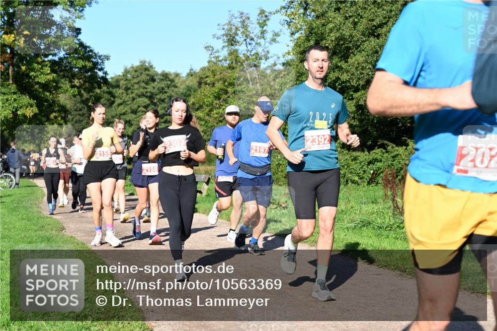 27.09.2026 - 35. Volkslauf durch das schöne Alstertal Dr. Thomas Lammeyer http://msf.ph/oto/10563369 27.09.2026 10:26:40 Laufen 2155, 2158, 2307, 2197, 2025, 2392, 202 meine-sportfotos.de