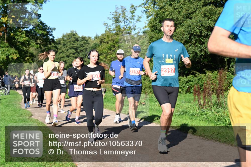 27.09.2026 - 35. Volkslauf durch das schöne Alstertal Dr. Thomas Lammeyer http://msf.ph/oto/10563370 27.09.2026 10:26:41 Laufen 2155, 2158, 307, 2197, 2025, 2392 meine-sportfotos.de
