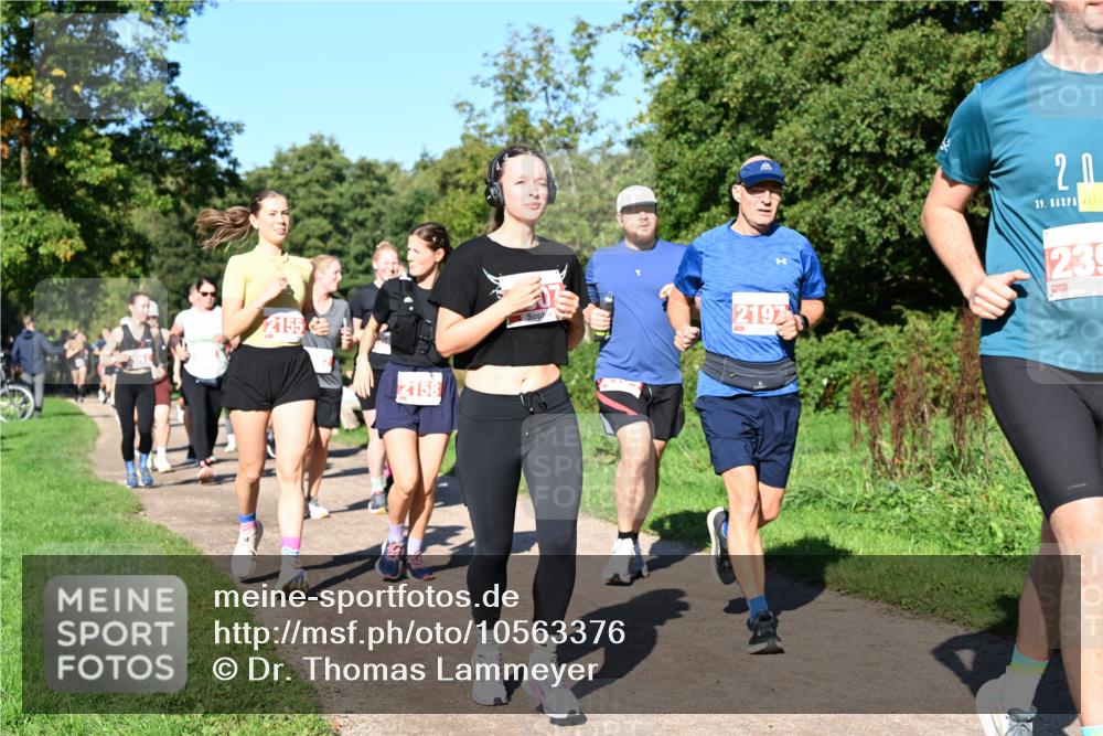 27.09.2026 - 35. Volkslauf durch das schöne Alstertal Dr. Thomas Lammeyer http://msf.ph/oto/10563376 27.09.2026 10:26:41 Laufen 2155, 2158, 2197, 2, 0, 39, 239 meine-sportfotos.de