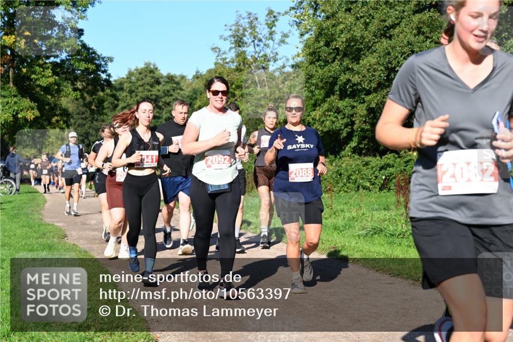 27.09.2026 - 35. Volkslauf durch das schöne Alstertal Dr. Thomas Lammeyer http://msf.ph/oto/10563397 27.09.2026 10:26:45 Laufen 041, 2092, 2088, 2082 meine-sportfotos.de