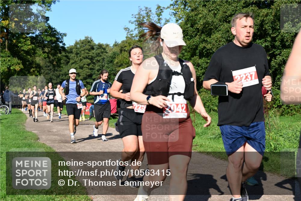 27.09.2026 - 35. Volkslauf durch das schöne Alstertal Dr. Thomas Lammeyer http://msf.ph/oto/10563415 27.09.2026 10:26:48 Laufen 225, 042, 2237 meine-sportfotos.de