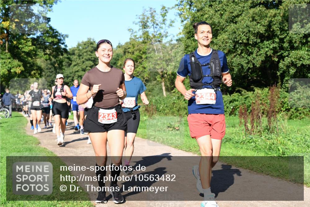 27.09.2026 - 35. Volkslauf durch das schöne Alstertal Dr. Thomas Lammeyer http://msf.ph/oto/10563482 27.09.2026 10:26:59 Laufen 2343, 008, 2344 meine-sportfotos.de