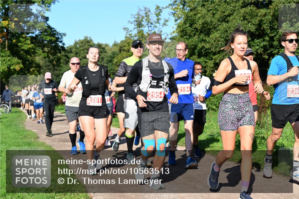 27.09.2026 - 35. Volkslauf durch das schöne Alstertal Dr. Thomas Lammeyer http://msf.ph/oto/10563513 27.09.2026 10:27:04 Laufen 2143, 2281, 2954, 2194, 24, 236 meine-sportfotos.de