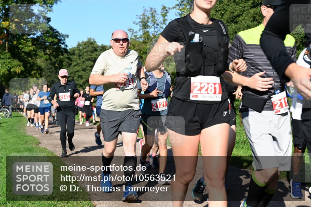 27.09.2026 - 35. Volkslauf durch das schöne Alstertal Dr. Thomas Lammeyer http://msf.ph/oto/10563521 27.09.2026 10:27:06 Laufen 2143, 2121, 2281, 21 meine-sportfotos.de