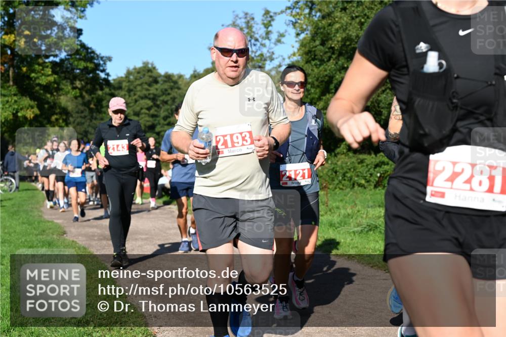 27.09.2026 - 35. Volkslauf durch das schöne Alstertal Dr. Thomas Lammeyer http://msf.ph/oto/10563525 27.09.2026 10:27:07 Laufen 2143, 2193, 2121, 2281 meine-sportfotos.de