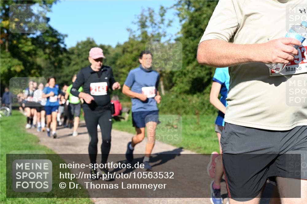 27.09.2026 - 35. Volkslauf durch das schöne Alstertal Dr. Thomas Lammeyer http://msf.ph/oto/10563532 27.09.2026 10:27:08 Laufen 2143 meine-sportfotos.de